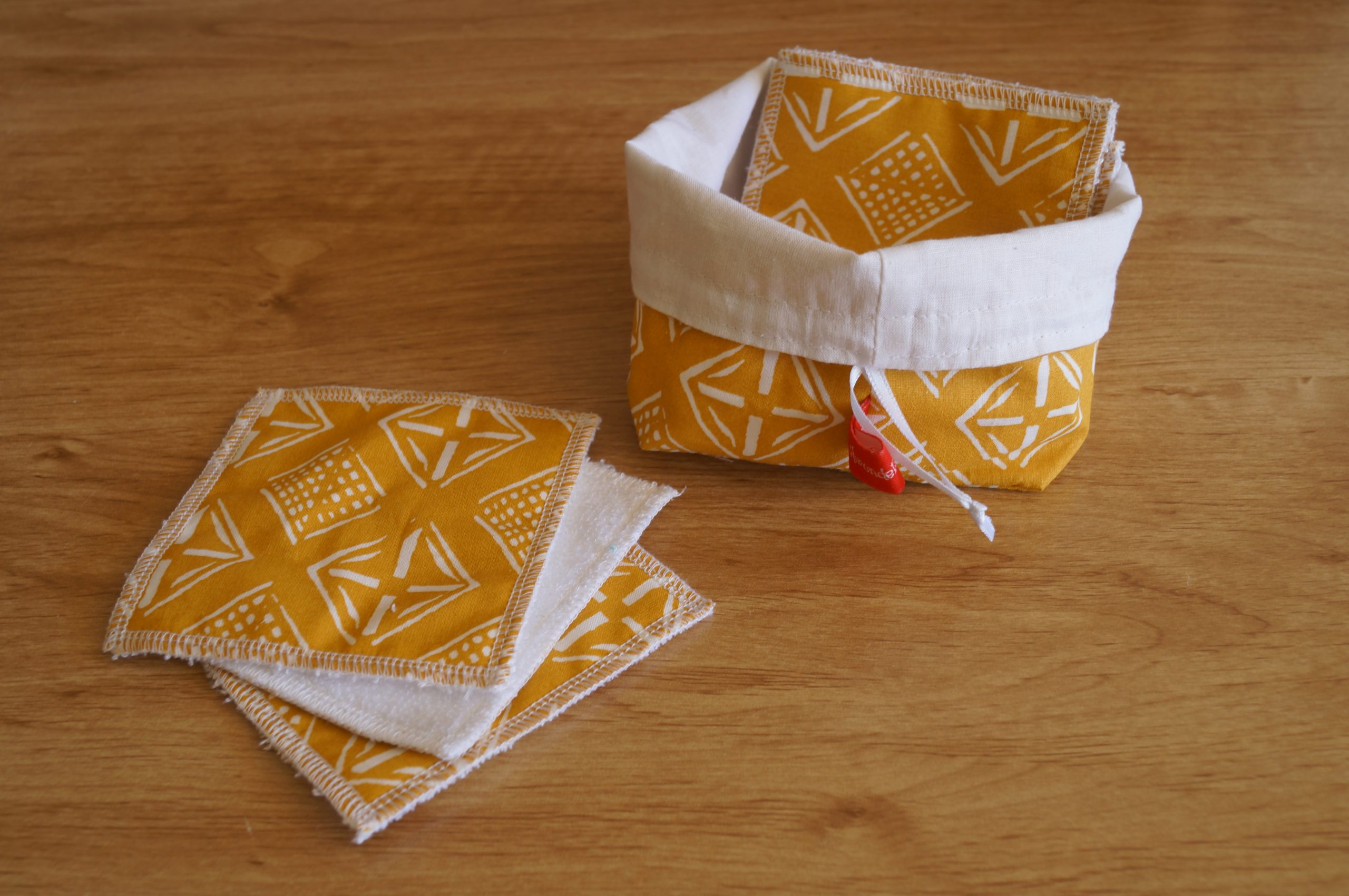 Lot de 10 Carrés démaquillants lavables/lingettes bébé avec panière