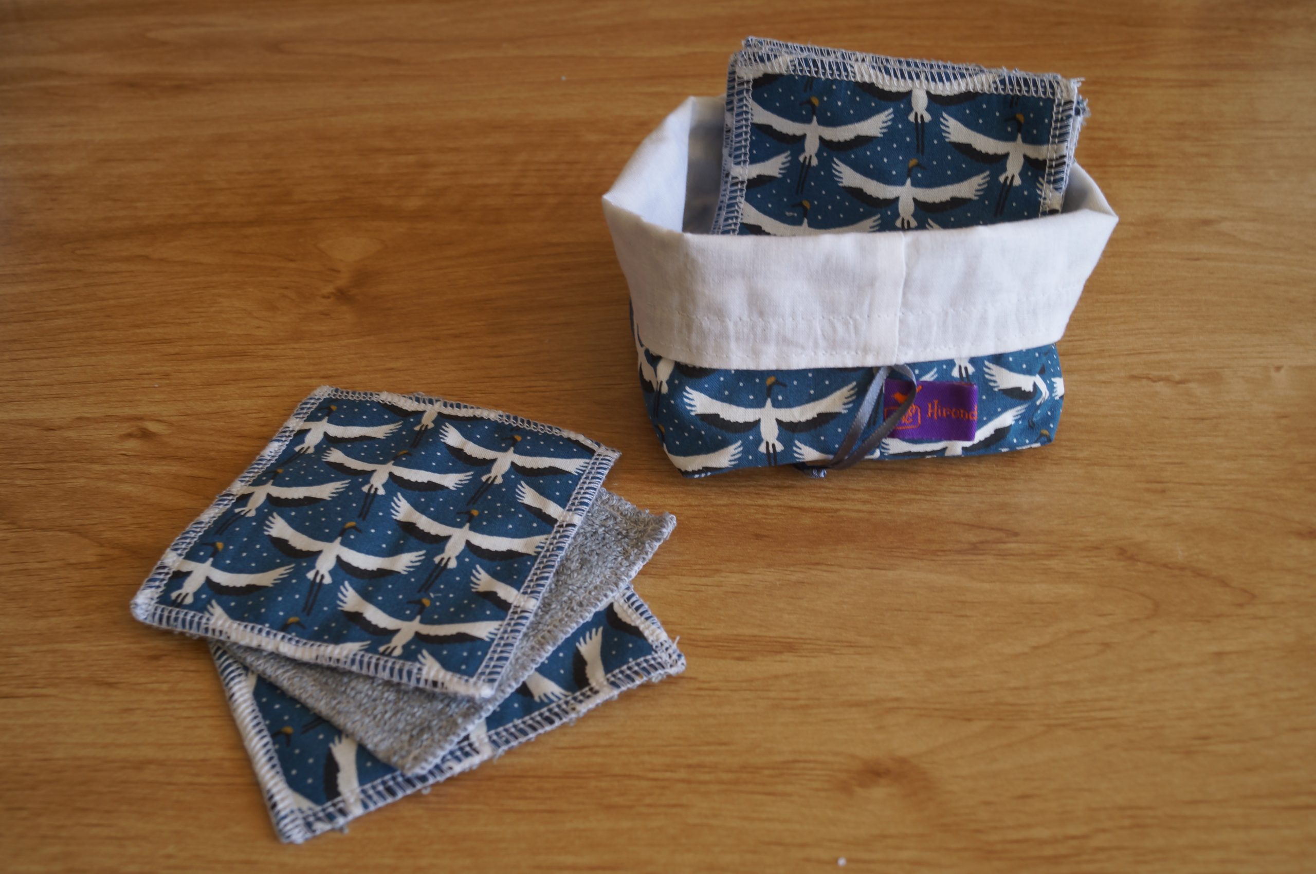 Lot de 10 Carrés démaquillants lavables/lingettes bébé avec panière