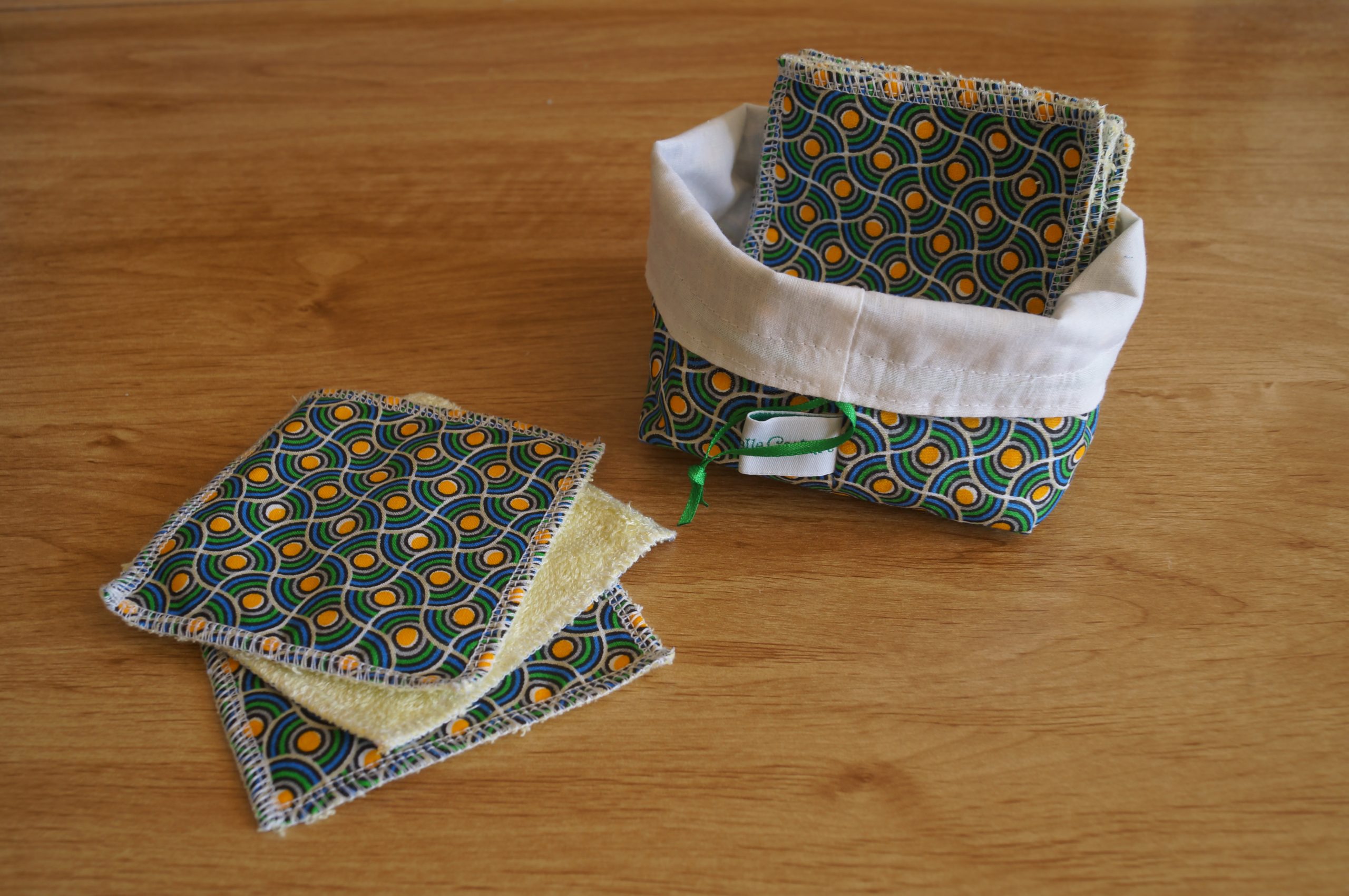 Lot de 10 Carrés démaquillants lavables/lingettes bébé avec panière