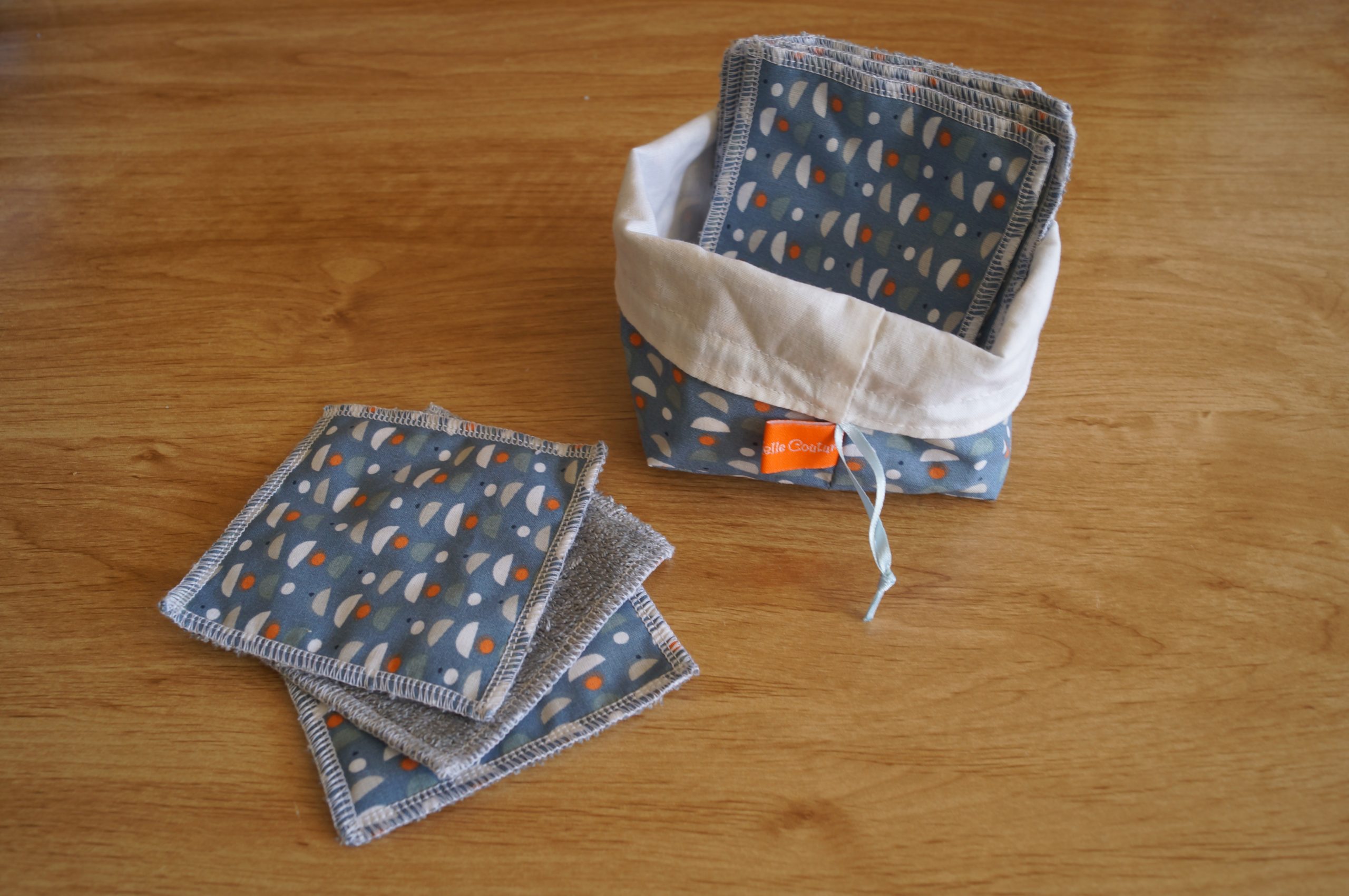 Lot de 10 Carrés démaquillants lavables/lingettes bébé avec panière
