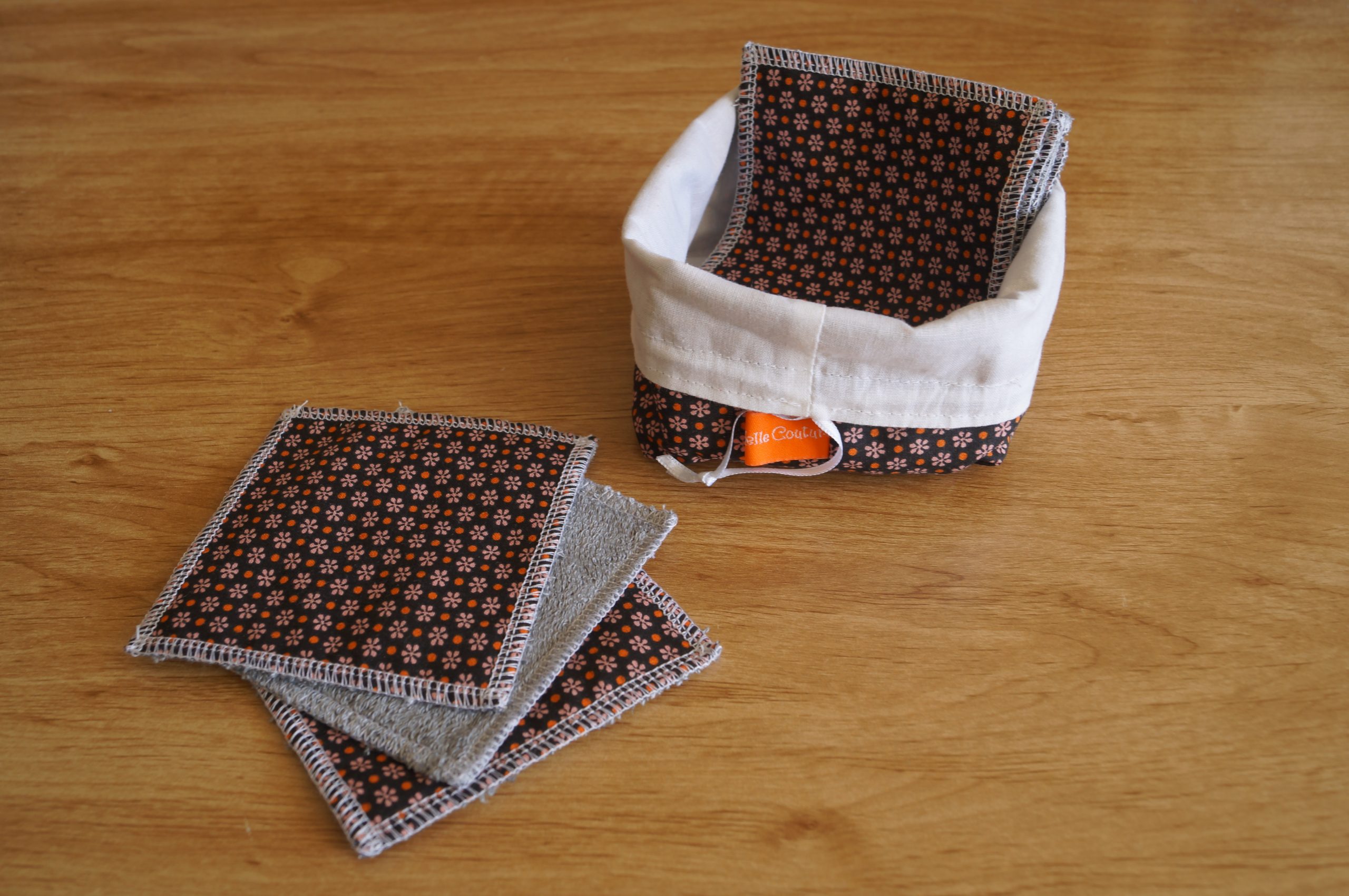 Lot de 10 Carrés démaquillants lavables/lingettes bébé avec panière