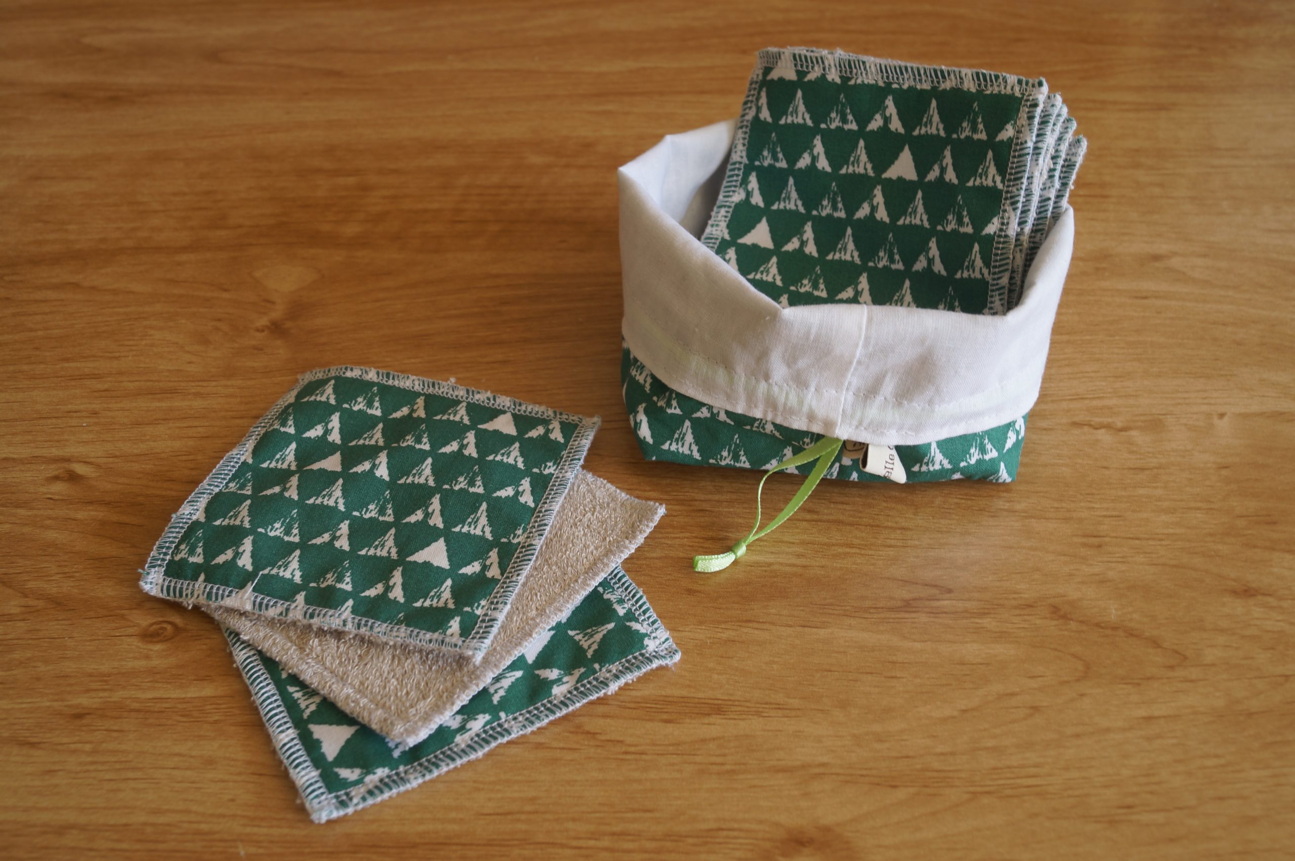 Lot de 10 Carrés démaquillants lavables/lingettes bébé avec panière