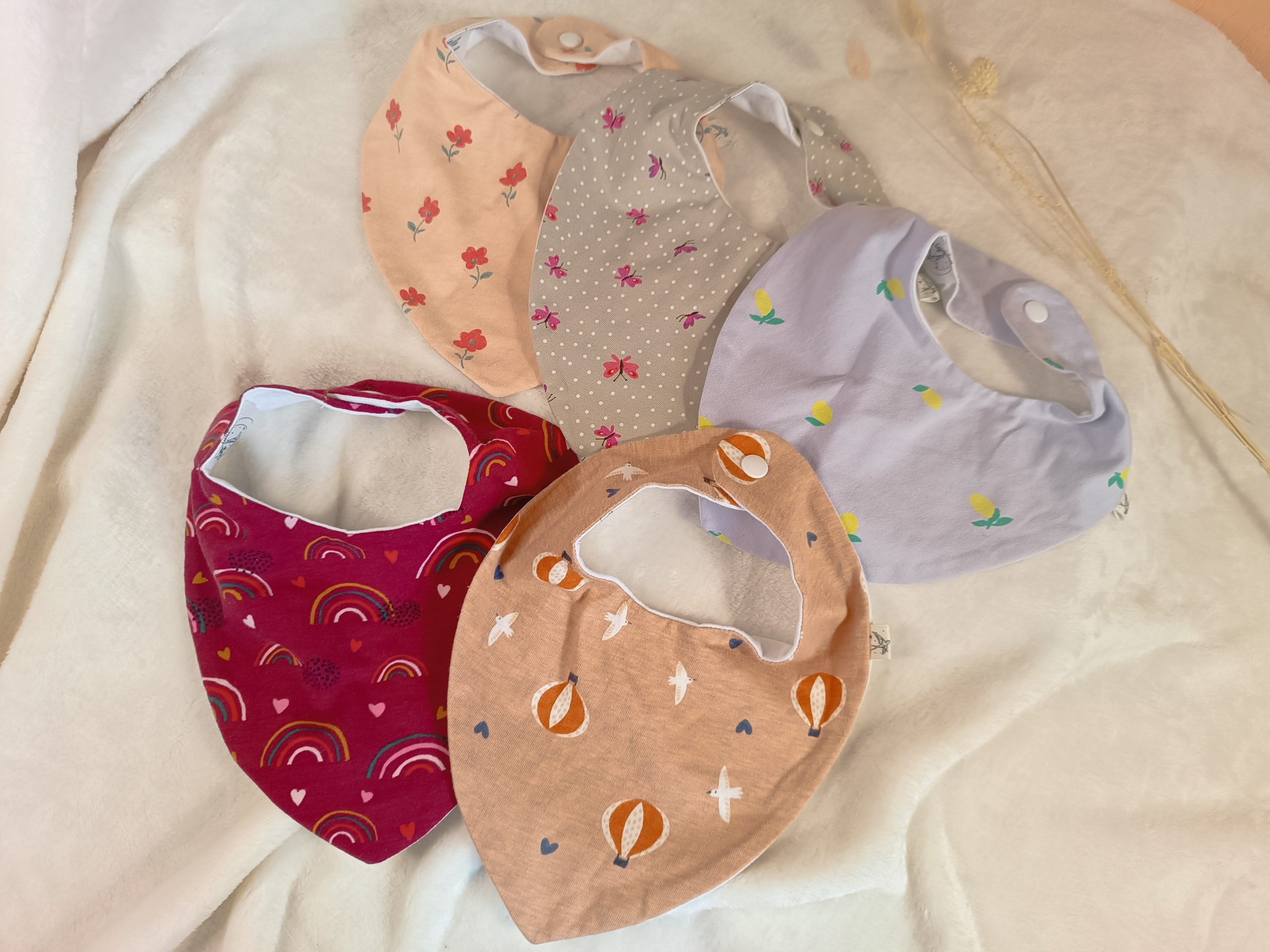 bavoir bandana motif fille 3